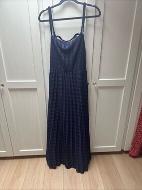 Navy Blue Pleated midi Dress with tie back. Sz Tall 14